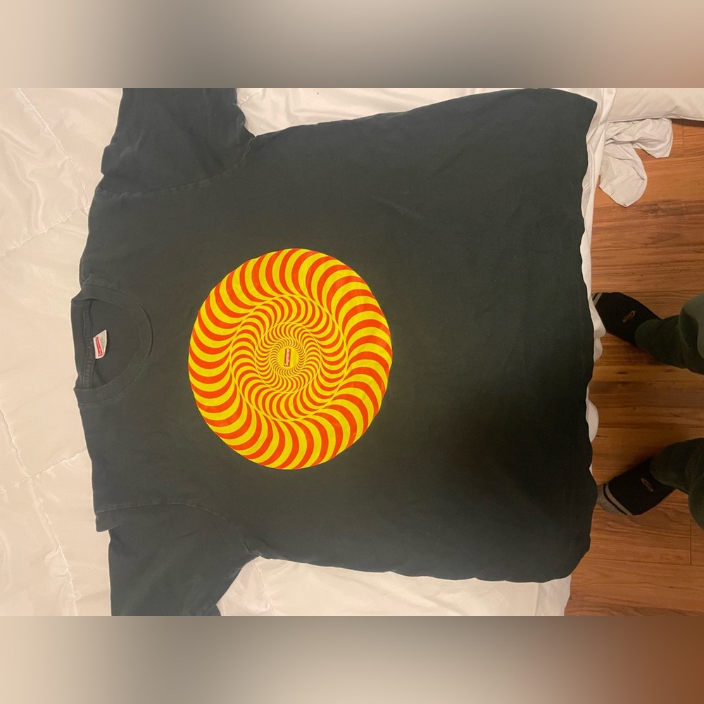 Supreme  100 % authentic optical illusion graphic tee shirt
